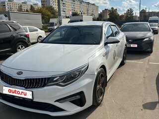 2019 Kia Optima IV Рестайлинг, белый, 930000 рублей, вид 1