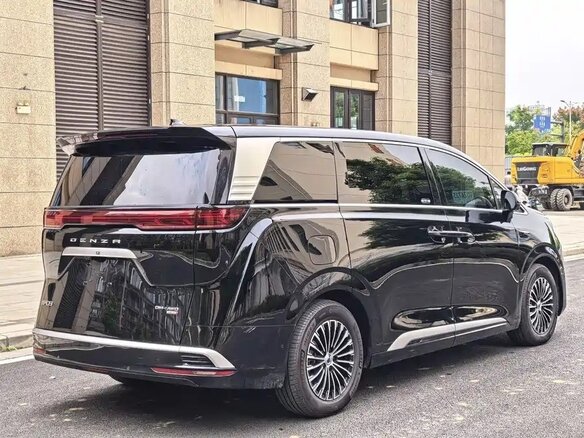 2026 Denza D9 I, чёрный, 7659001 рублей - вид 7