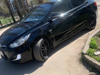 2013 Hyundai Solaris I, чёрный, 1100000 рублей, вид 3