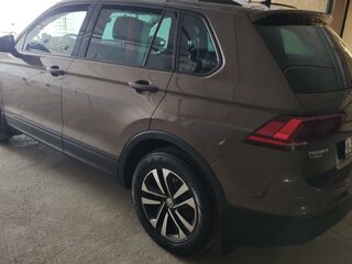 2019 Volkswagen Tiguan II, коричневый, 2200000 рублей, вид 3