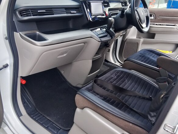 2015 Honda Stepwgn V, белый, 1670000 рублей - вид 9