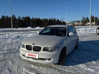 2010 BMW 1 серии 116i I (E81/E82/E87/E88) Рестайлинг, белый, 800000 рублей, вид 3