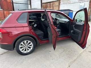 2017 Volkswagen Tiguan II, пурпурный, 2150000 рублей, вид 5