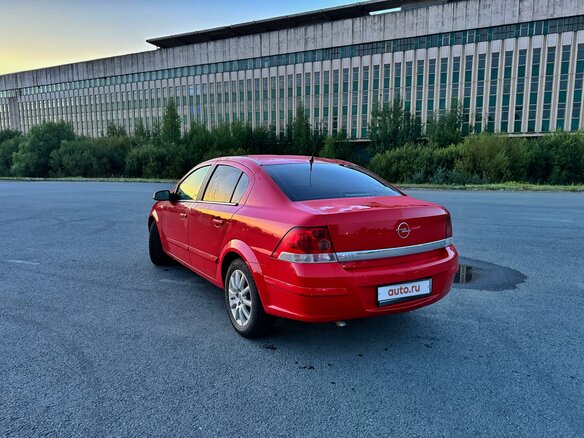 2008 Opel Astra H Рестайлинг, красный, 485000 рублей - вид 4