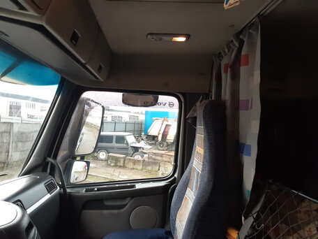 2005 Volvo FH, серебристый, 3100000 рублей, вид 5