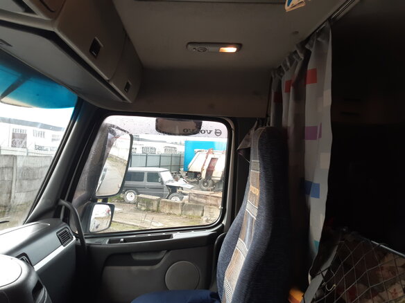 2005 Volvo FH, серебристый, 3100000 рублей - вид 4