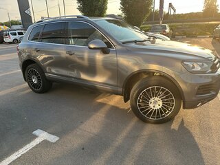 2012 Volkswagen Touareg II, серый, 1760000 рублей, вид 2