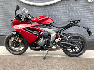 2024 Triumph Daytona 660, красный, 1100000 рублей, вид 3