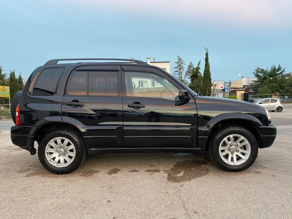2000 Suzuki Grand Vitara I, чёрный - вид 3