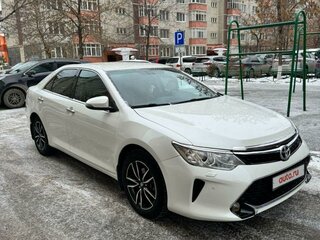 2016 Toyota Camry VII (XV50) Рестайлинг, белый, 2450000 рублей, вид 1