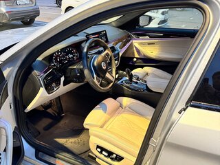 2017 BMW 5 серии 530i xDrive VII (G30/G31/G38), серебристый, 2700000 рублей, вид 4
