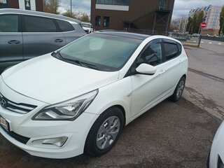 2015 Hyundai Solaris I Рестайлинг, белый, 700000 рублей, вид 1