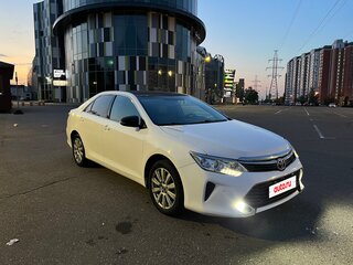 2015 Toyota Camry VII (XV50) Рестайлинг, белый, 1500000 рублей, вид 2