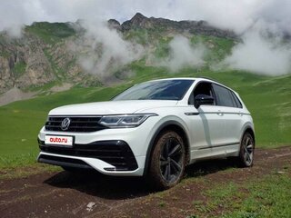 2021 Volkswagen Tiguan II Рестайлинг, белый, 3500000 рублей, вид 1