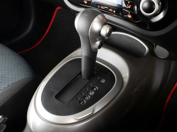 2018 Nissan Juke I Рестайлинг, белый, 1500000 рублей - вид 18