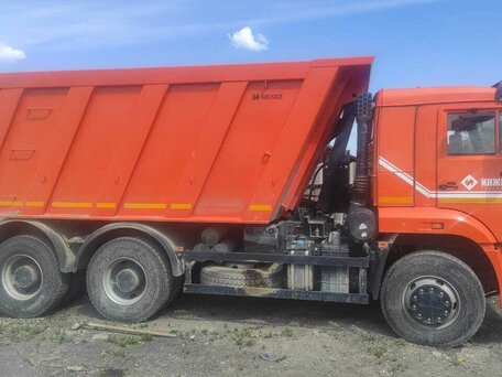 2021 КамАЗ 6520, красный, 2500000 рублей, вид 2
