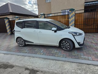 2015 Toyota Sienta I Рестайлинг 2, белый, 1450000 рублей, вид 3