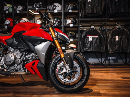 2026 Ducati Streetfighter V2, красный, 2390000 рублей, вид 3