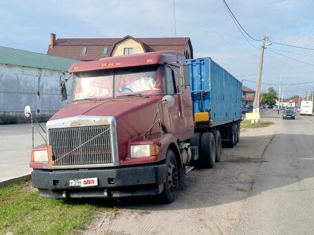 1996 Volvo VT, красный, 2000000 рублей, вид 1