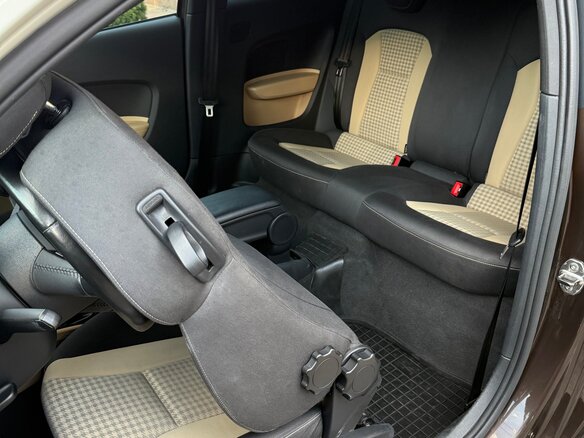 2011 Audi A1 I (8X), коричневый - вид 18
