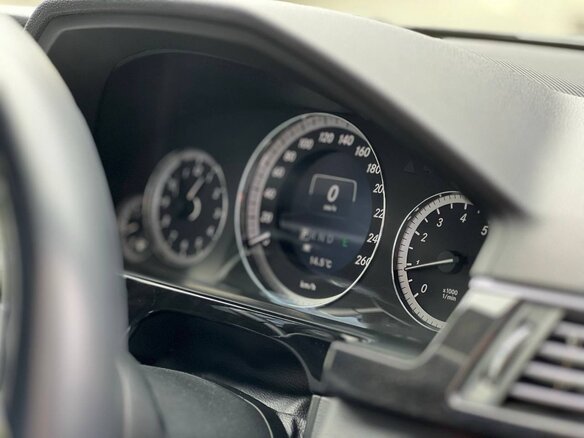 2010 Mercedes-Benz E-Класс 250 5G-Tronic IV (W212, S212, C207), чёрный - вид 6