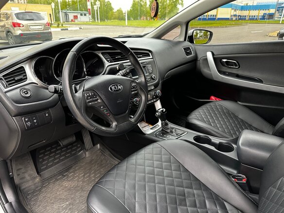 2017 Kia Ceed II Рестайлинг, белый, 1120000 рублей - вид 7