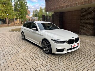2019 BMW 5 серии M550d xDrive VII (G30/G31/G38), белый, 7100000 рублей, вид 1