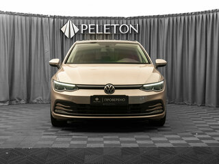 2021 Volkswagen Golf VIII, золотистый, 2530000 рублей, вид 3