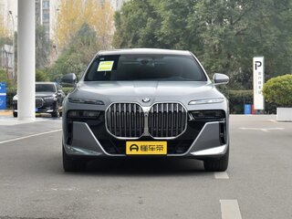 2025 BMW 7 серии 740i xDrive VII (G70), серый, 16760000 рублей, вид 2