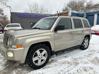 2010 Jeep Liberty (Patriot), бежевый, 850000 рублей, вид 4