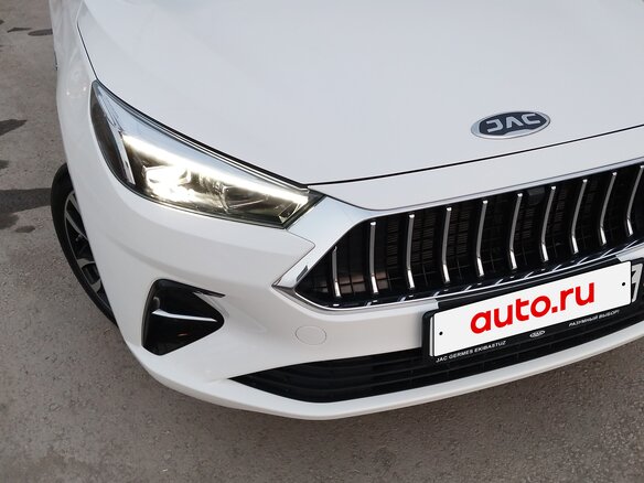 2023 JAC J7 I, белый, 1300000 рублей - вид 2
