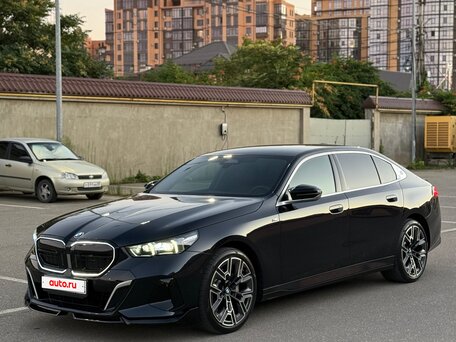 2025 BMW 5 серии Long 530Li VIII (G60/G61/G68), синий, 7700000 рублей, вид 4