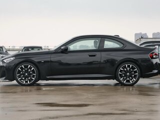 2025 BMW 2 серии 220i G42 Рестайлинг, чёрный, 6325000 рублей, вид 4