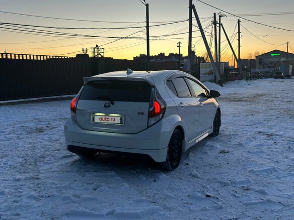 2015 Toyota Aqua I Рестайлинг, белый, 1050000 рублей - вид 5