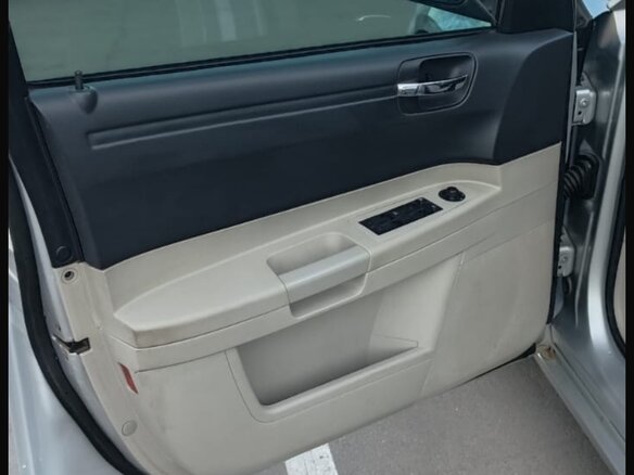 2004 Chrysler 300C I, серебристый, 800000 рублей - вид 8