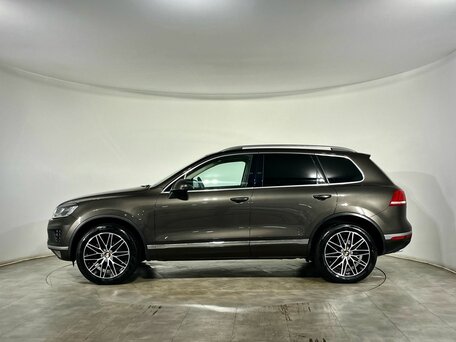 2015 Volkswagen Touareg II Рестайлинг, коричневый, 2485000 рублей, вид 2