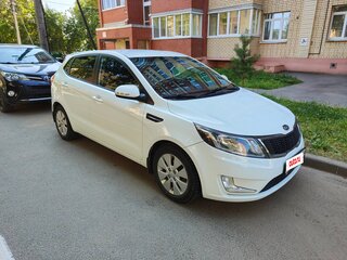 2013 Kia Rio 5-speed III, белый, 690000 рублей, вид 1