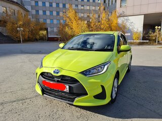 2020 Toyota Yaris IV, жёлтый, 1510000 рублей, вид 2