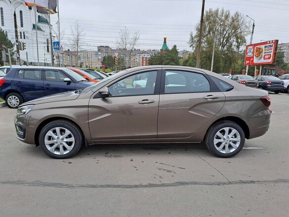 2026 Lada (ВАЗ) Vesta I Рестайлинг (NG), коричневый, 1962900 рублей - вид 2