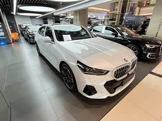 2026 BMW 5 серии Long 525Li VIII (G60/G61/G68), белый, 6825361 рублей, вид 1