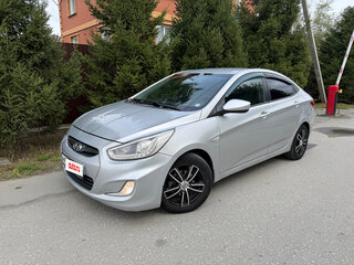 2013 Hyundai Solaris I, серебристый, 660000 рублей, вид 2