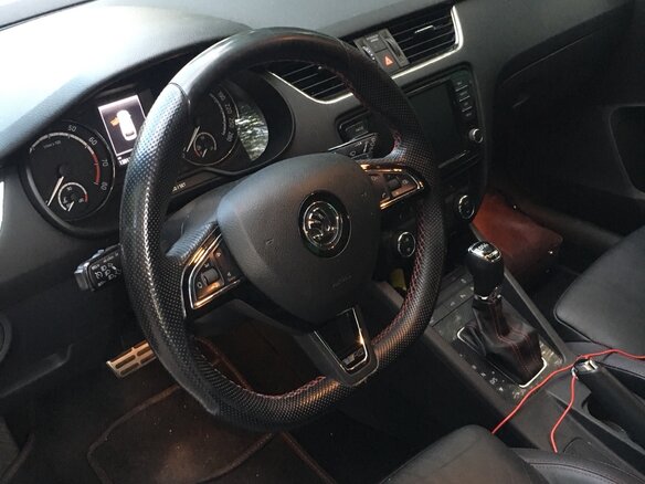 2015 Skoda Octavia RS III, белый - вид 3