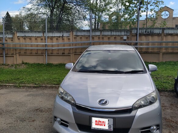 2012 Toyota Wish II Рестайлинг, серебристый, 1700000 рублей - вид 1