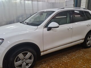 2013 Volkswagen Touareg II, белый, 2150000 рублей, вид 3