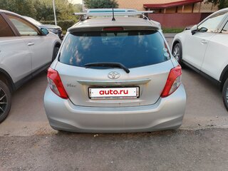 2011 Toyota Vitz III (XP130), серый, 620000 рублей, вид 2