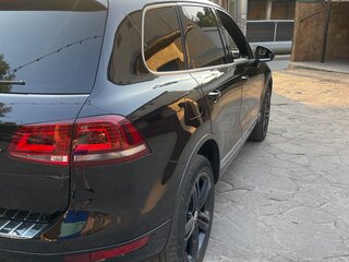 2010 Volkswagen Touareg II, чёрный, 1485000 рублей, вид 2