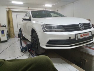 2015 Volkswagen Jetta VI Рестайлинг, белый, 900000 рублей, вид 3