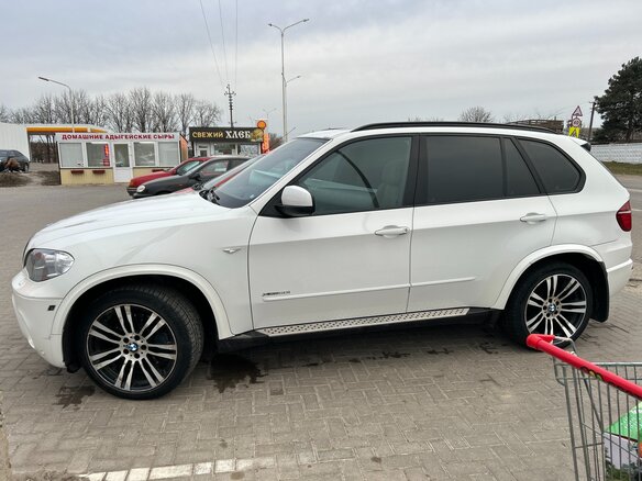 2012 BMW X5 50i II (E70) Рестайлинг, белый, 1970000 рублей - вид 2