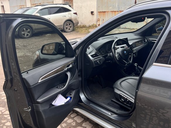 2016 BMW X1 28i xDrive II (F48), серый, 2600000 рублей - вид 4
