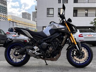 2020 Yamaha MT-09 (FZ-09), серебристый, 900000 рублей, вид 3